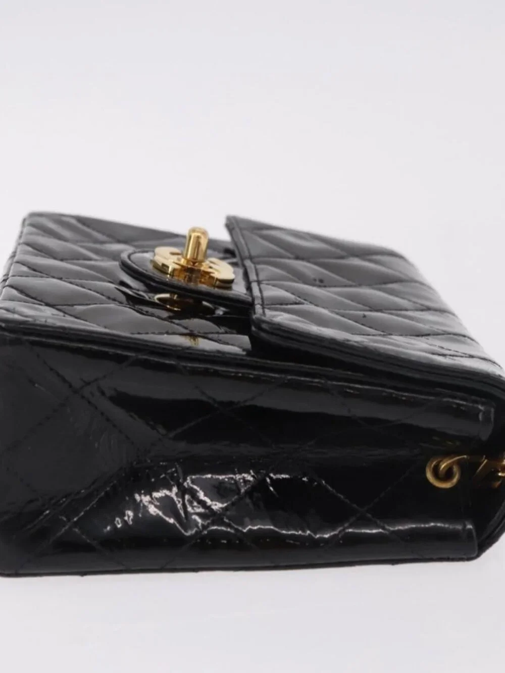 CHANEL Mini Matelasse 17 Chain Bag Patent leather Black Gold CC Auth 184825V